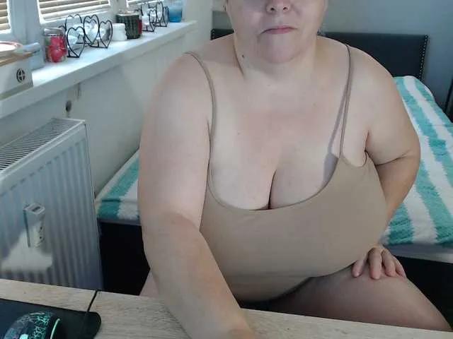 Bessy123 on BongaCams