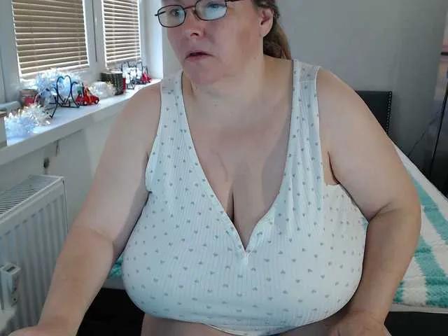 Bessy123 on BongaCams