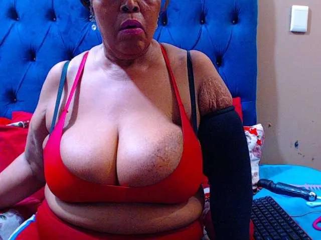 Ebonycandy10 on BongaCams