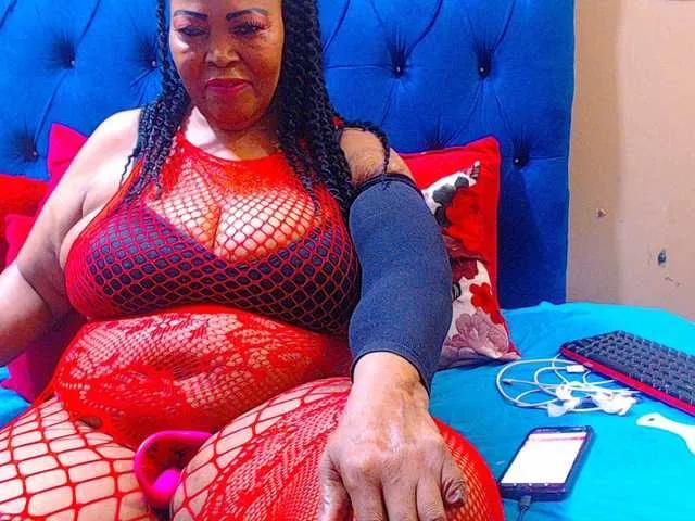 Ebonycandy10 on BongaCams