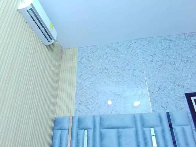 Freechat littleeemiily on BongaCams