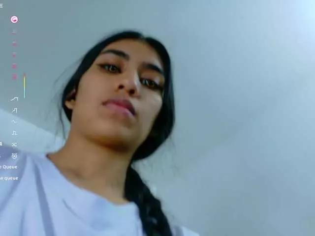 Freechat littleeemiily on BongaCams