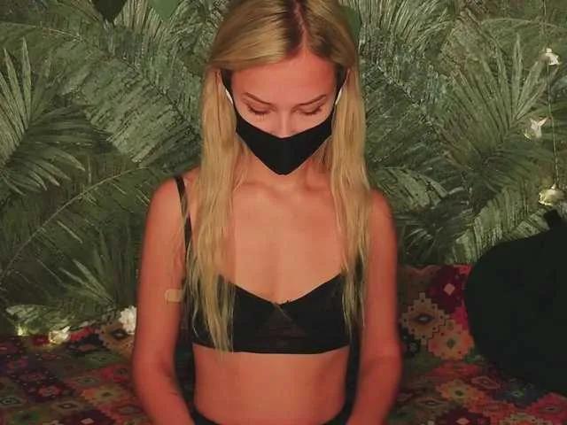 Meeeeow on BongaCams 