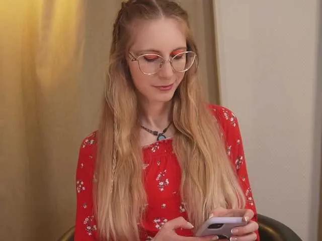 Offline Nikki-Gia on BongaCams