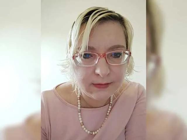 Offline Vika211 on BongaCams