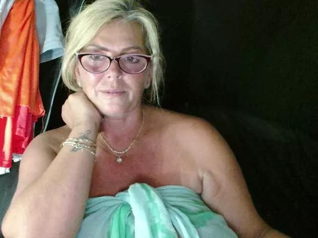 YulliaMilf on BongaCams 