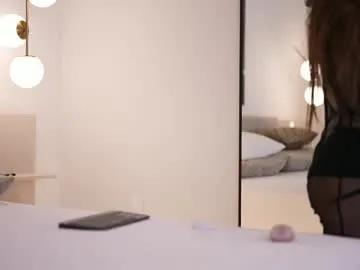 Freechat dovia on Chaturbate