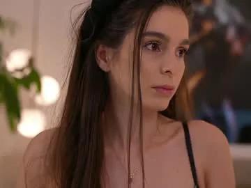 Freechat dovia on Chaturbate