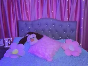 Private emiiscoot_1 on Chaturbate