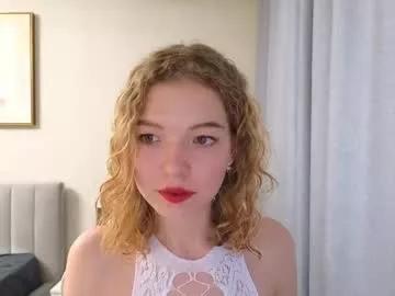 Freechat emilyluvo on Chaturbate