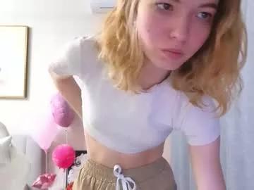 Freechat emilyluvo on Chaturbate