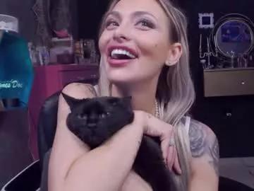 Freechat fetishsarah on Chaturbate