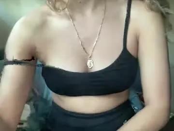 heybluebabe — BOOBIES OUT <3 15 minutesssss [400 tokens left] #hairy #natural #petite #new #bigboobs