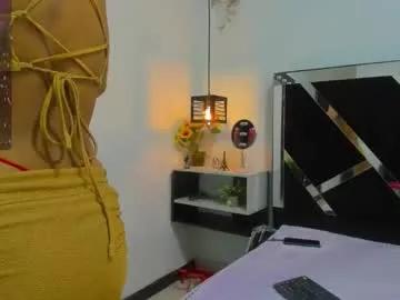 iisabella_noa — GOAL: sexy naked [43 tokens remaining] Welcome to my room! We are funny #anal #18 #latina #squirt #teen