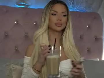 Away ivyrubens on Chaturbate