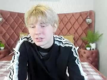 Freechat kevinm1lky on Chaturbate