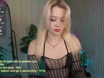 Freechat laurawifeness on Chaturbate