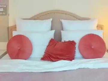 Freechat lorasaint on Chaturbate