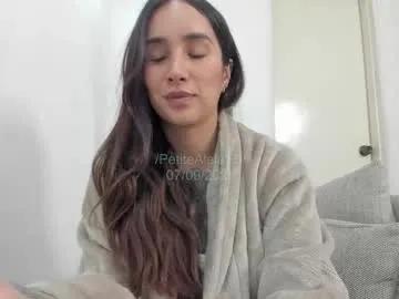 Freechat petitealejats on Chaturbate