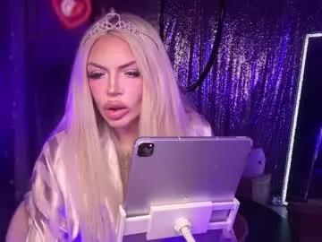 plasticfuckdoll on Chaturbate