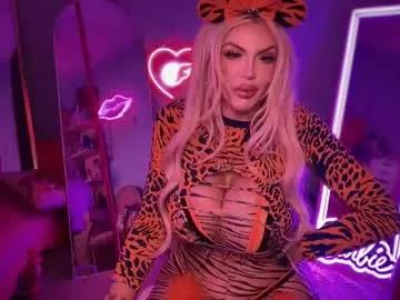 plasticfuckdoll on Chaturbate