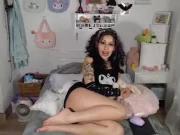 Freechat posigore on Chaturbate