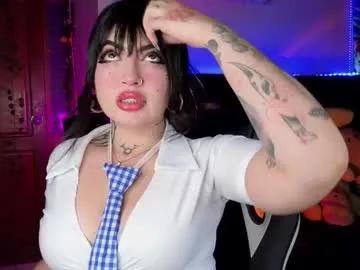 Away queenlamia on Chaturbate