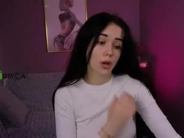 riley_sanders — GOAL: play tits [553 tokens remaining]  welcum to my room  #lesbian #shy #lovense #pvt #18