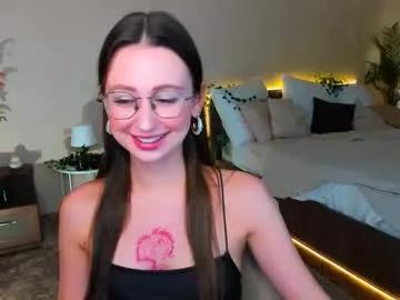 Freechat yourlovelystoryy on Chaturbate