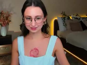 Freechat yourlovelystoryy on Chaturbate