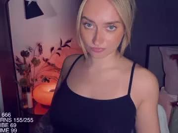 Freechat yvie_ on Chaturbate