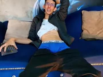 Freechat zyronight on Chaturbate