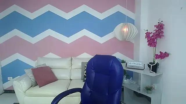 Freechat adisson_petite1 on StripChat