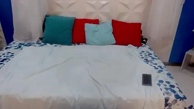 Freechat adisson_petite1 on StripChat