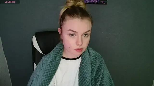 AngelicaHollywood — shake your butt