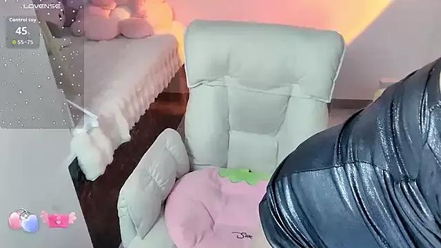 AnNi778 on StripChat 