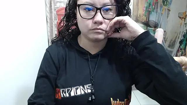 Freechat curly_greeneyed on StripChat