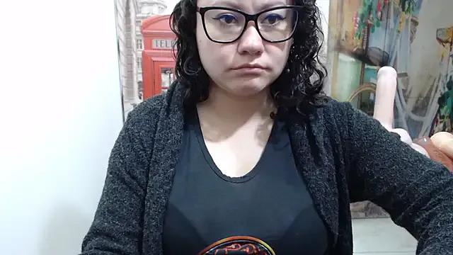 Freechat curly_greeneyed on StripChat