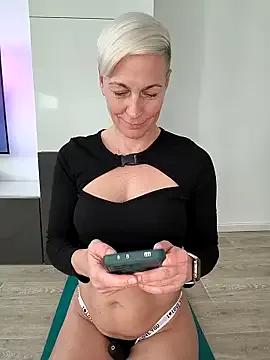 StripChat DarleenHot is Private DarleenHot — l Ass +Twerk / Lt Pic