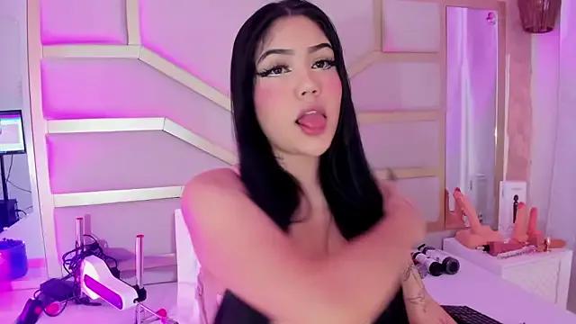 Freechat dollsweety on StripChat