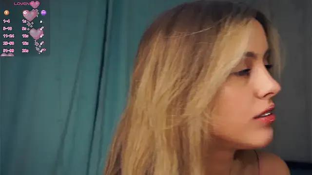 Freechat FannyHewson on StripChat