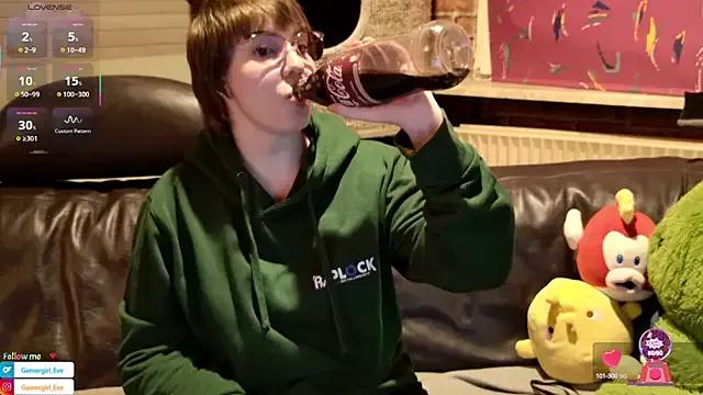 Freechat GamerGirl_Eve on StripChat