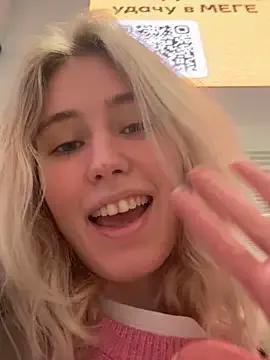 StripChat HoneyRay is Freechat HoneyRay — LIck my lips