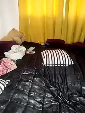 Freechat Hugemassivebootie on StripChat