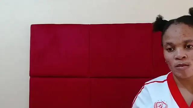 HugeTitisxx on StripChat