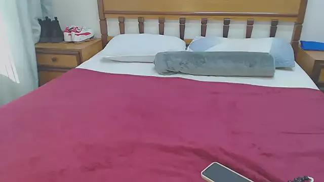 HugeTitisxx on StripChat