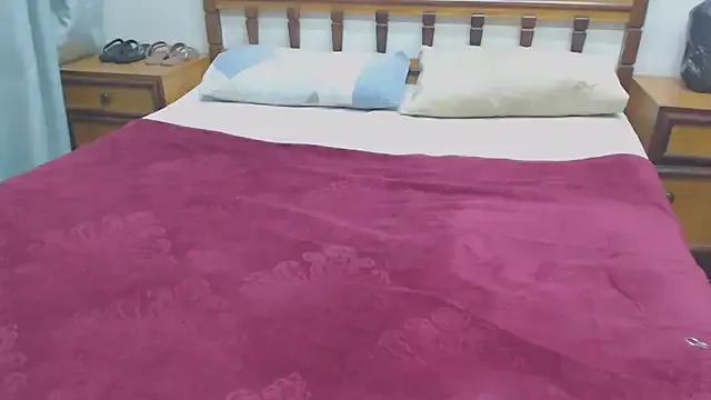 HugeTitisxx on StripChat