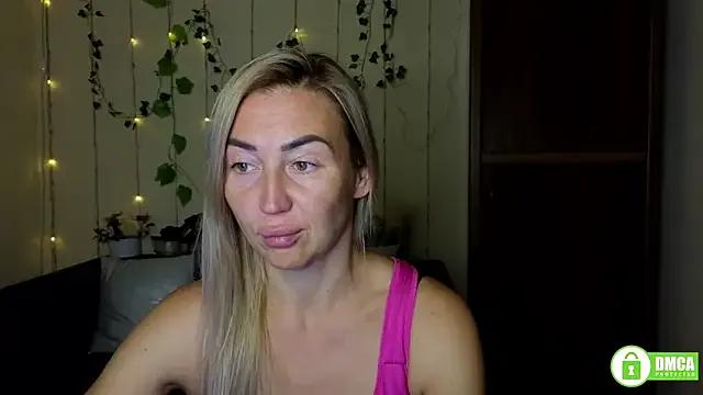 Freechat Kiss_julli88I on StripChat