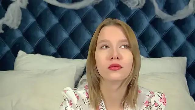 StripChat LiliLinn is Freechat LiliLinn — show legs