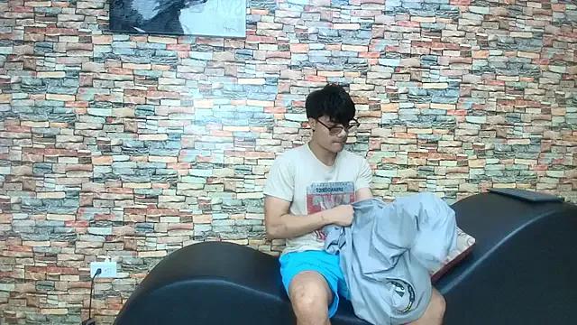 Freechat lisa_andruu on StripChat